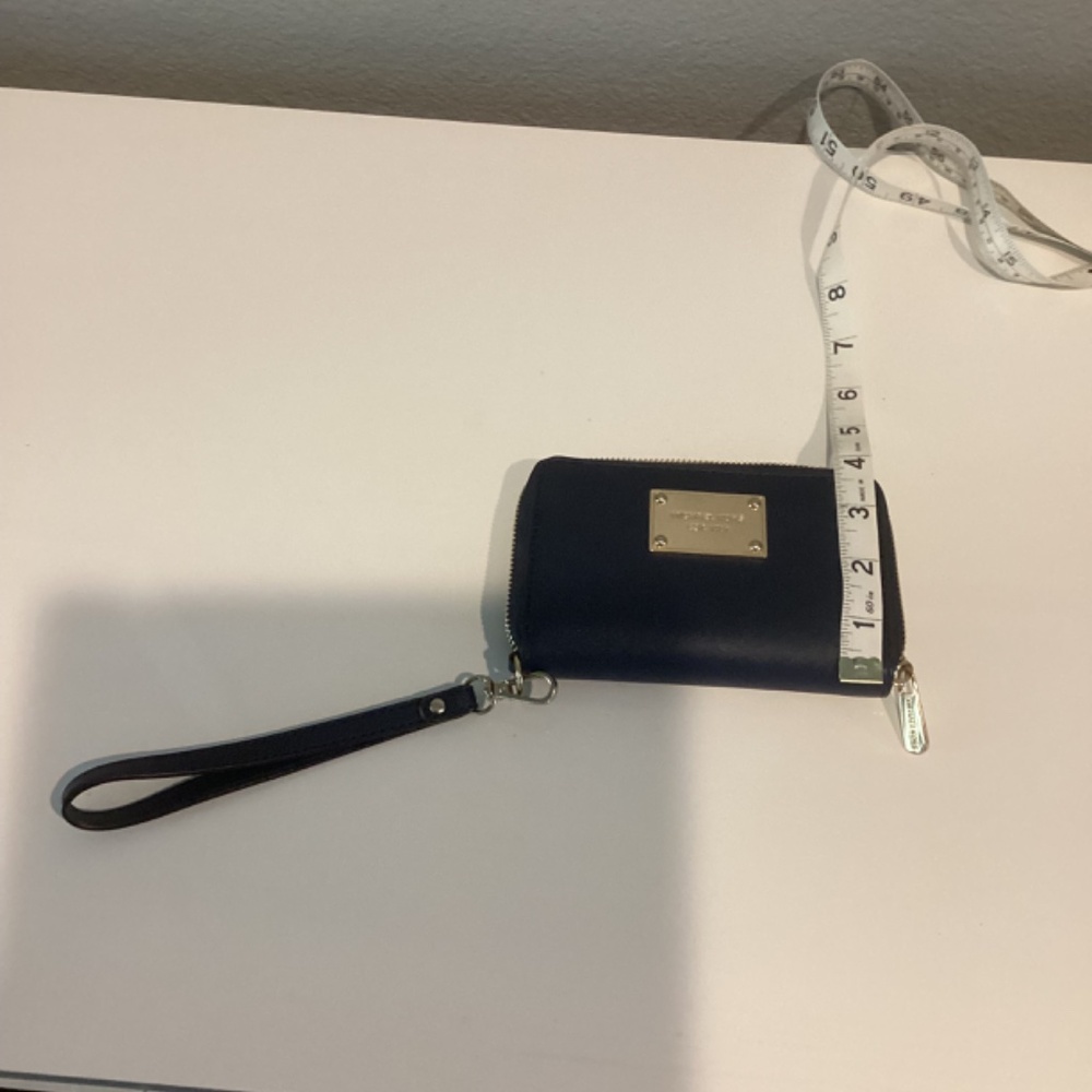 Michael Kors Navy Blue Wrislet wallet - Picture 2 of 8